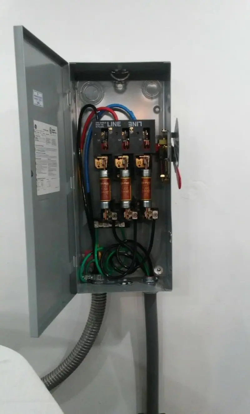 Three-phase disconnect switch installed for Smoke Detector Installation in East Lampeter